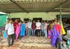 साळगाव येथे युवा फोरम संस्थेच्या माध्यमातून शेतकऱ्यांना रेनकोटचे वाटप.