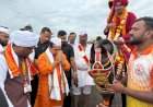 मंत्री नितेश राणे पंढरपूरच्या  वारीत सहभागी