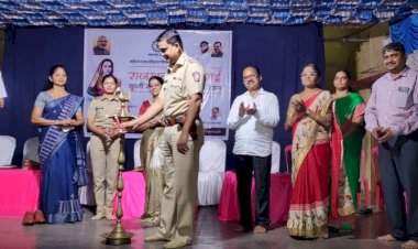 युवती स्वसंरक्षण प्रशिक्षण काळाची गरज : पोलीस निरीक्षक प्रवीण कोल्हे.  वराडकर महाविद्यालयात युवती स्वसंरक्षण प्रशिक्षण संपन्न.