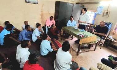 जिल्हा बँक दुग्ध व्यवसायिक शेतकऱ्यांना उद्भवणाऱ्या  समस्यांवर उपाययोजना करणार : मनिष दळवी.  बांदा येथे दुग्ध व्यवसायिक संस्थांचे चर्चासत्र संपन्न.