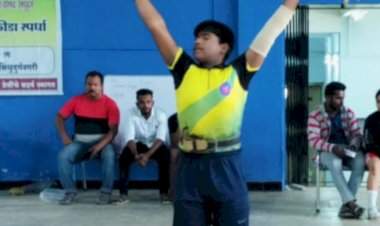 जिल्हास्तरीय वेटलिफ्टिंग स्पर्धेत रोहन गावडे प्रथम.