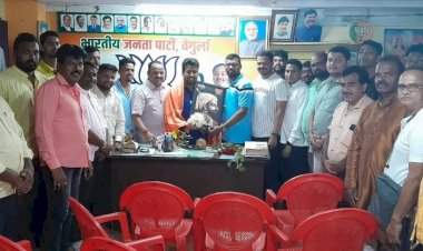 भाजपा युवा मोर्चा महाराष्ट्र प्रदेश उपाध्यक्षपदी नियुक्ती झाल्याबद्दल प्रथमेश तेली यांचा वेंगुर्ला भाजपाच्या वतीने सत्कार.