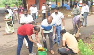 'स्वच्छता ही सेवा' उपक्रमाअंतर्गत जिल्हाधिकारी कार्यालय येथे स्वच्छता मोहीम.