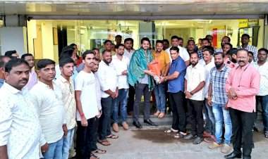 टार्गेट ठेऊन जास्तीत जास्त पदवीधरांची मतदार नोंदणी करा : वरुण सरदेसाई.  कणकवलीत युवासेना सचिव वरुण सरदेसाई यांनी घेतली शिवसेना, युवासेना, महिला आघाडीच्या पदाधिकाऱ्यांची बैठक.