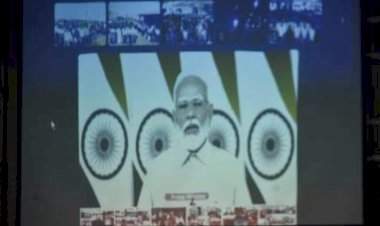 पंतप्रधानांच्या हस्ते 'प्रमोद महाजन ग्रामीण कौशल्य विकास केंद्रा'चे दूरदृष्यप्रणालीव्दारे उद्घाटन.  जिल्हाधिकारी किशोर तावडे यांची उपस्थिती.