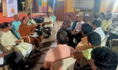 वागळे, आव्हाड यांच्या विरोधात पोलिसात तक्रार देणार; वेंगुर्लावासीयांचा निर्धार.  वेंगुर्ला येथे 'मी सनातन धर्मरक्षक' अभियानांतर्गत बैठक संपन्न.