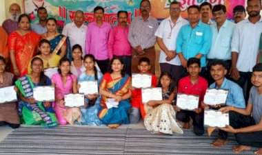 तळेरे येथील आयोजित जिल्हास्तरीय आकाश कंदील स्पर्धेत रोशनी बागवे प्रथम.