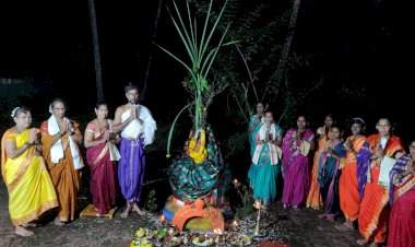 परंधाम गुळदुवे मठात महिला पुरोहितांद्वारे तुलसी विवाह संपन्न.  प्रशिक्षित महिला पुरोहितांद्वारे पौरोहित्य.