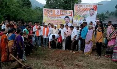 आ. वैभव नाईक यांनी घोटगे वासियांची ६० ते ७० वर्षांची साकवाची मागणी केली पूर्ण.   सोनवडे तर्फ कळसुली येथील श्री रवळनाथ मंदिर परिसर सुशोभीकरणासाठी दिला १० लाख रु निधी.  दोन्ही कामांचे आ.वैभव नाईक यांच्या हस्ते भूमपूजन.