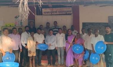 परुळे सहकारी सोसायटीच्या वतीने हयात सभासदांना घमेल वाटप.