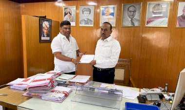 मुख्यमंत्री व पंतप्रधान ग्रामसडकमधील कामांबाबत आ. वैभव नाईक यांनी घेतली सचिवांची भेट.  कामे तात्काळ सुरु करण्याबाबत दिले निवदेन.