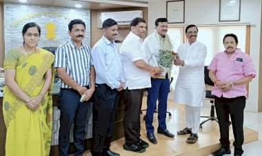 आयुष्मान भारत मिशनचे प्रमुख डॉ.ओमप्रकाश शेटे यांचा खा. विनायक राऊत व आ.वैभव नाईक यांनी केला सत्कार.