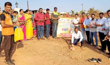केंद्रीय मंत्री नारायण राणे यांच्या खासदार निधीतून मंजुर झालेल्या कामाचे सरपंचांच्या हस्ते भूमिपूजन.