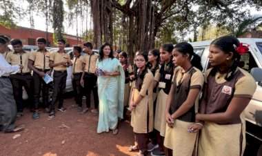 दहावीच्या परिक्षार्थ्यांसाठी अर्चना घारे परब यांच्याकडून परीक्षा केंद्रापर्यंत वाहन व्यवस्था.   वेंगुर्ला, सावंतवाडी, दोडामार्ग तिन्ही तालुक्यात अर्चना फाउंडेशनचा स्तुत्य उपक्रम.