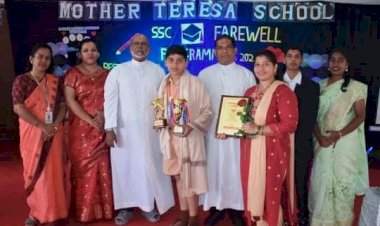 'एबकस' स्पर्धेत यश संपादन केल्याबद्दल सार्थक भाटकरचा  मदर तेरेसा स्कूलच्या वतीने सत्कार.