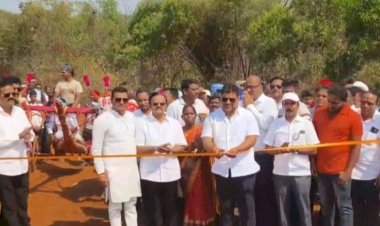 कुसबे बोरीचा माळ येथील राज्यस्तरीय बैलगाडी स्पर्धचे आमदार वैभव नाईक यांच्या हस्ते उद्घाटन.  शिवसेना आंब्रड विभागाच्या वतीने राज्यस्तरीय बैलगाडी स्पर्धचे आयोजन.