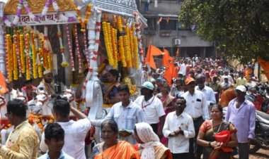 देवगड येथे नरेंद्र महाराज यांच्या पादुकांचा दर्शन सोहळा उत्साहात संपन्न.