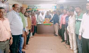 वेंगुर्ला भाजपा कार्यालयात महायुतीच्या वतीने महात्मा ज्योतिबा फुले यांच्या जयंतीनिमित्त अभिवादन.