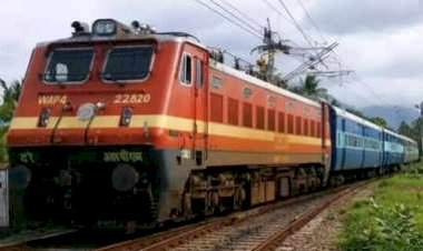 प्रवाशांनी हंगामा केल्यावर ७ तास उशिराने सोडली कोकणात येणारी पर्यायी विशेष गाडी.