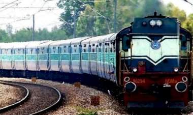 कोकण रेल्वे मार्गावर आठवड्यातून तीन दिवस चालणारी समर स्पेशल उद्यापासून धावणार.  मुंबई गोवा मार्गावर ४ जून पर्यंत तर गोवा मुंबई मार्गावर ५ जून पर्यंत धावणार.