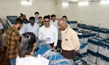 मुख्य निवडणूक अधिकाऱ्यांकडून रत्नागिरीतील मतमोजणी केंद्राची पाहणी.