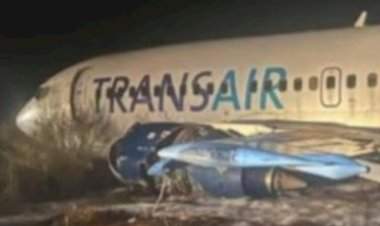 सेनेगलमध्ये मोठा विमान अपघात.   बोईंग विमान धावपट्टीवरून घसरल्याने विमानाला लागली आग; १० प्रवाशी जखमी.