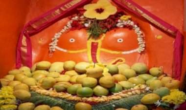 अक्षयतृतीयेनिमित्त गणपतीपुळेच्या गणपती बाप्पास आंब्याची आरास.