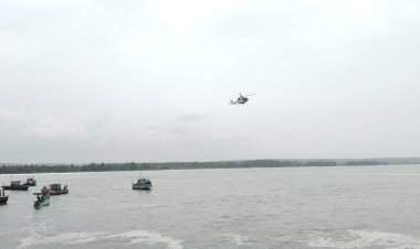 वेंगुर्ला येथील समुद्रात बुडालेल्या त्या खलाशांचे शोधकार्य सुरू; भारतीय तटरक्षक दलाचे हेलिकॉप्टर दाखल.