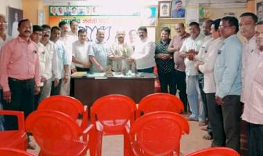 वेंगुर्ला भाजपाच्या वतीने यशस्वी जिल्हाध्यक्ष प्रभाकर सावंत यांचा सत्कार.