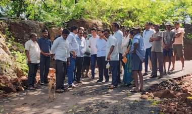 मोंड कॉलेज ते गावठणकडे जाणाऱ्या रस्त्याची आमदार नितेश राणे यांनी केली पाहणी.  मुसळधार पावसामुळे वाहून गेला होता रस्ता; तातडीने वाहतुकी योग्य करा अधिकाऱ्यांना सूचना.