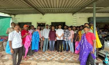 साळगाव येथे युवा फोरम संस्थेच्या माध्यमातून शेतकऱ्यांना रेनकोटचे वाटप.