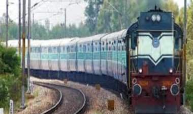 कोकण रेल्वे मार्गाचे दुहेरीकरण कधी होणार? कोकणवासियांचा सवाल.