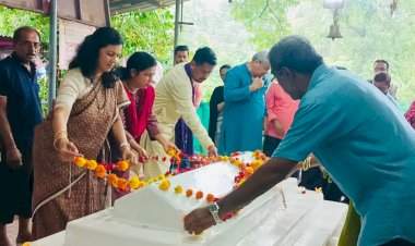माझ्या कोकणाला सुख समृद्धी, निरामय आरोग्य लाभू द्या; अर्चना घारेंचे सद्गुरु मियाँसाब चरणी साकडे.  पुण्यतिथीनिमित्त घेतले प.पू.मियाँसाब यांचे दर्शन.