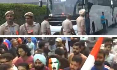 विश्वविजेती टिम इंडिया मायदेशी दाखल; टीम इंडियाचं दिल्ली विमानतळावर जंगी स्वागत.