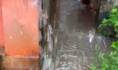 शिरोडा येथील 'कापांना गल्लीत' पाणी साचल्याने नागरिकांचे हाल; अनेक घरांना निर्माण झाला धोका.