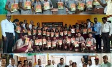 तळवडे जिल्हा परिषद मधील विद्यार्थ्यांना संदीप गावडे यांच्या माध्यमातून मोफत शैक्षणिक साहित्याचे वाटप.