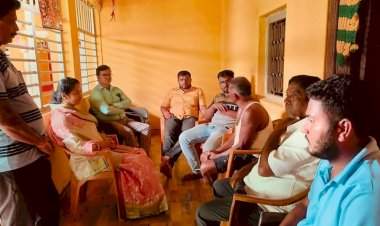 बिळवस येथील चंदू पाताडे यांना आमदार वैभव नाईक यांच्याकडून आर्थिक मदत.