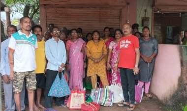 ऑनलाईन नाहीतर ऑफलाइन तरी धान्य दया; मिठबाव रेशन चालकाच्या मनमानी विरोधात महिला आक्रमक.  देवगड तहसीलदारांना दिले निवेदन.