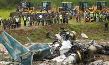 नेपाळमध्ये हेलिकाँप्टर कोसळले; ५ जणांचा मृत्यू.