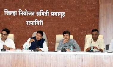 पर्यटन वाढीसाठी स्पाईस व्हिलेज, कासव महोत्सव यावर भर द्या : शालेय शिक्षण मंत्री दीपक केसरकर.  रत्नागिरीत सिंधुरत्न समृध्द योजनेची बैठक संपन्न.