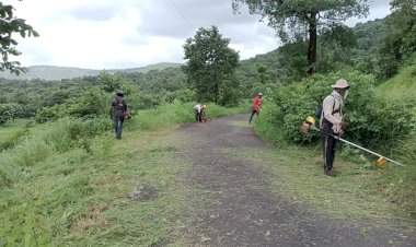 सरपंच उदय पाळेकर यांनी स्वखर्चातून केली गावातील कामे.
