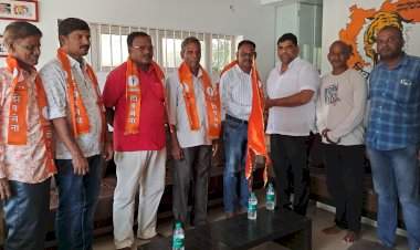 भाजपचे माजी शक्ती केंद्रप्रमुख जगदीश पांगे यांनी हाती घेतली मशाल