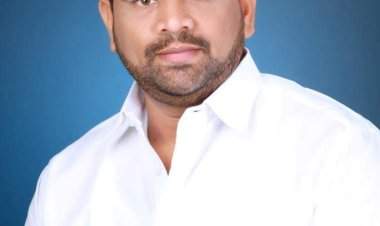 शेतकऱ्यांसाठी आमदार वैभव नाईक मैदानात  गुन्हे दाखल नसलेल्या शेतकऱ्यांच्या परवानाधारक बंदुका जमा न करण्याची जिल्हाधिकाऱ्यांकडे मागणी