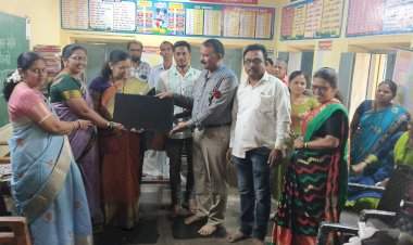 वेंगुर्लेतील कुबलवाडा राणी लक्ष्मीबाई शाळेस 6 संगणक सी.पी.यु.सह प्रदान