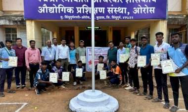 जिल्हास्तरीय क्रीडा स्पर्धेतील क्रिकेटच्या अंतिम सामन्यात शनैश्वर खाजगी औद्योगिक प्रशिक्षण संस्था माडखोल विजेता