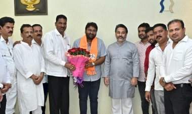 माजी नगराध्यक्ष संजू परब यांचे समर्थक बंटी पुरोहित शिवसेनेत