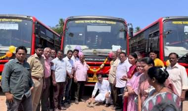 सावंतवाडीतील नवीन ५ बसेसचे शिवसेना जिल्हाप्रमुख संजू परब यांच्या हस्ते लोकार्पण