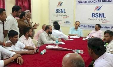 १५ दिवसात मागण्या पूर्ण करा, अन्यथा शिवसेना स्टाईलने आंदोलन करू.....माजी खासदार विनायक राऊत यांचा बीएसएनएल अधिकाऱ्यांना इशारा