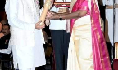 महाराष्ट्र भूषण अशोक सराफ यांना पद्मश्री पुरस्कार प्रदान