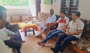 पालकमंत्री नितेश राणे यांनी केले मनीष दळवी व कुटुंबियांचे  सांत्वन